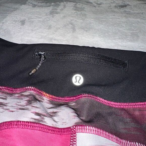 Lululemon Womens Size 6 Speed Leggings Pink Black Abstract Luxtreme Pockets EUC - Picture 7 of 11